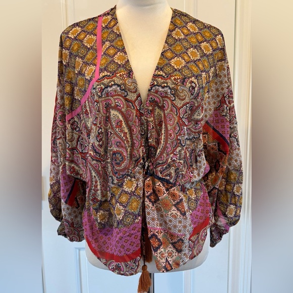 NWT Aakaa Boho Floral/Tribal Print Blouse - Picture 1 of 12